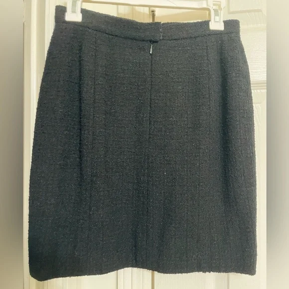 Vintage CHANEL Ivory & Black Bouclé Tweed Skirt Suit - Picture 12 of 13